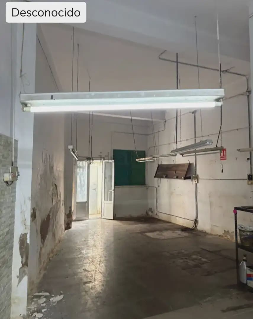 Commercieel te koop in Valencia stad - € 200.000 (Ref: 10165336)