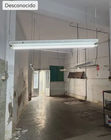 Commercieel te koop in La Petxina, Valencia stad - € 200.000 (Ref: 10165336)