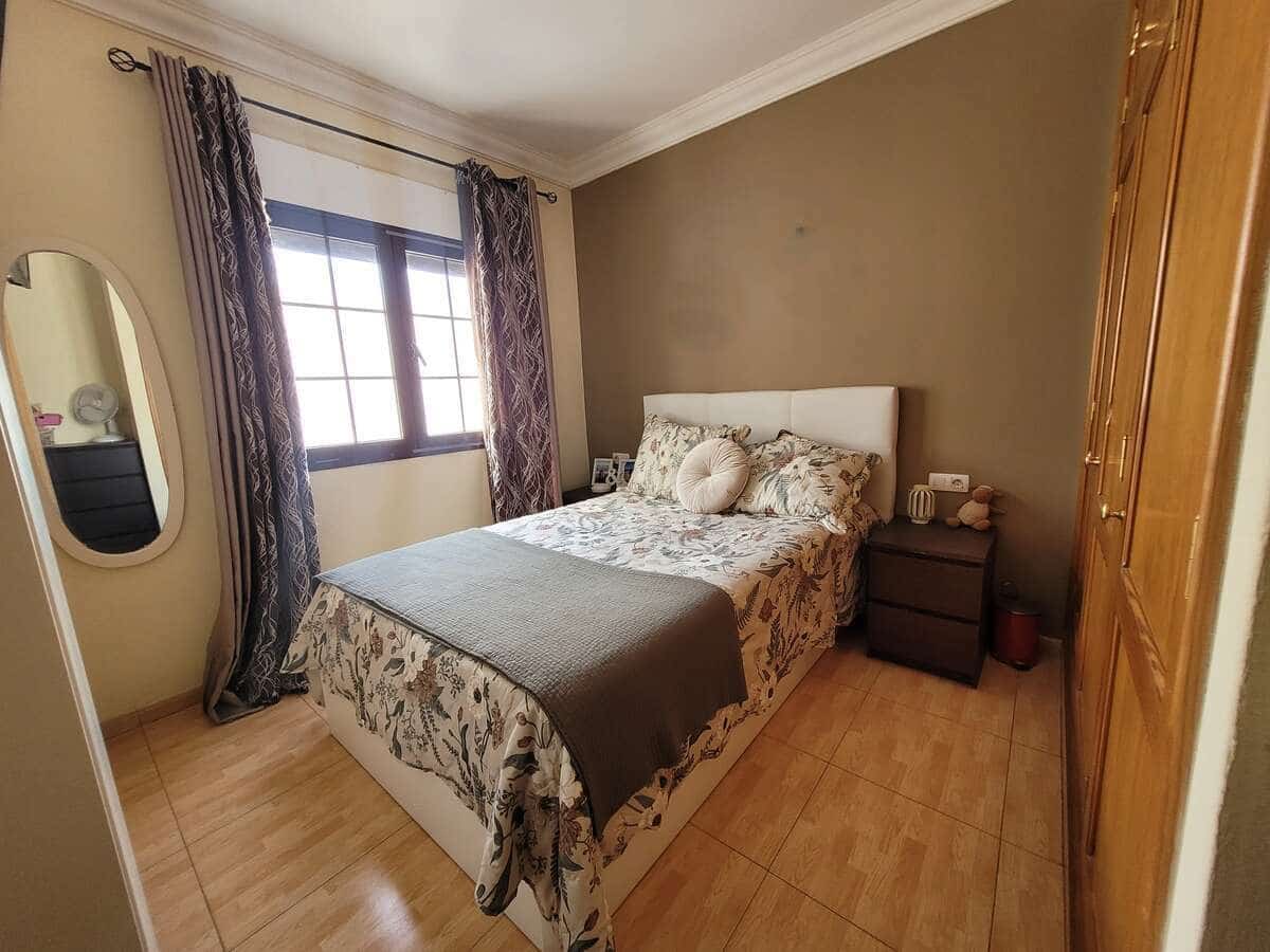 3 bedroom Flat for sale in Arrecife - € 225,000 (Ref: 10017000)