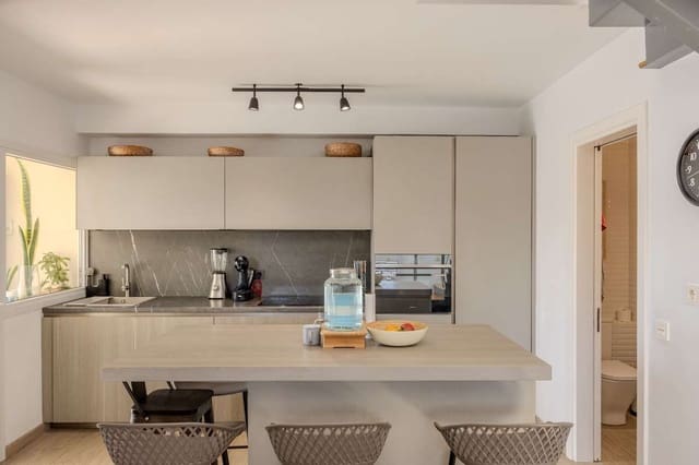 4 soveværelse Byhus til salg i Costa Teguise, Teguise med garage - € 395.000 (Ref: 10141604)