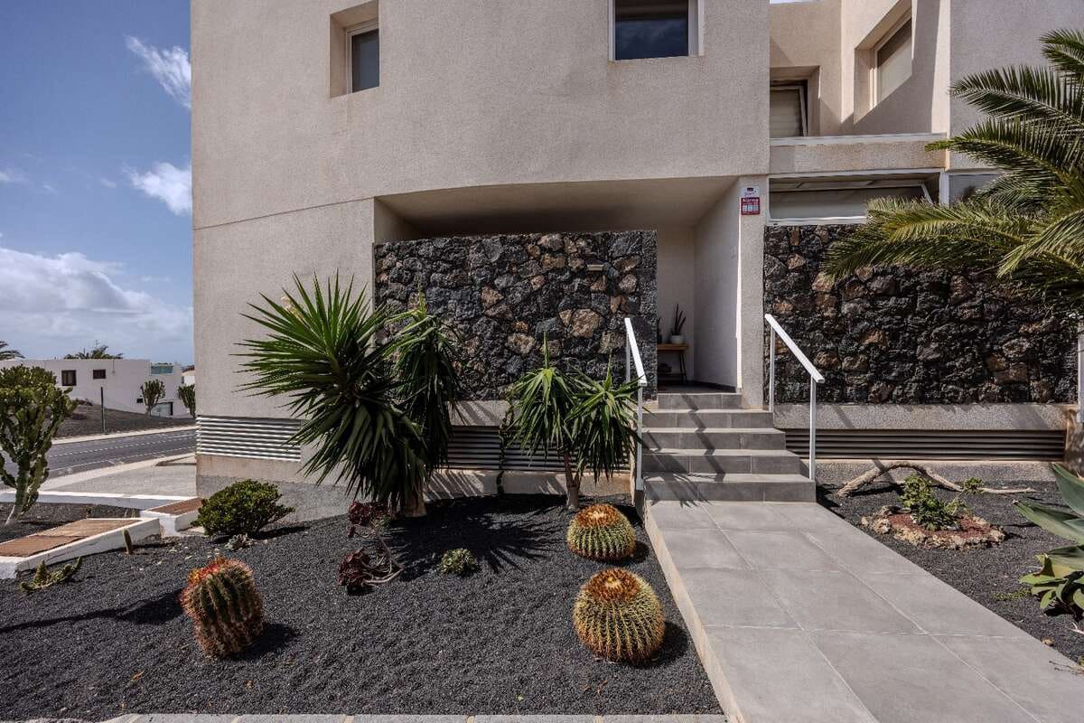 4 soveværelse Byhus til salg i Costa Teguise med garage - € 395.000 (Ref: 10141604)