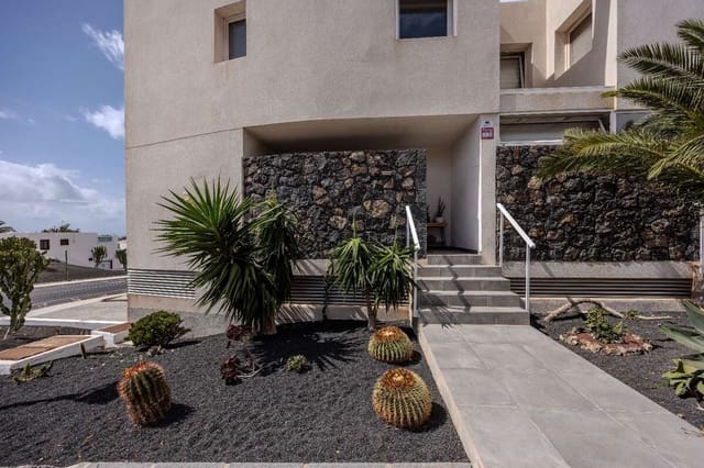 4 soveværelse Byhus til salg i Costa Teguise, Teguise med garage - € 395.000 (Ref: 10141604)