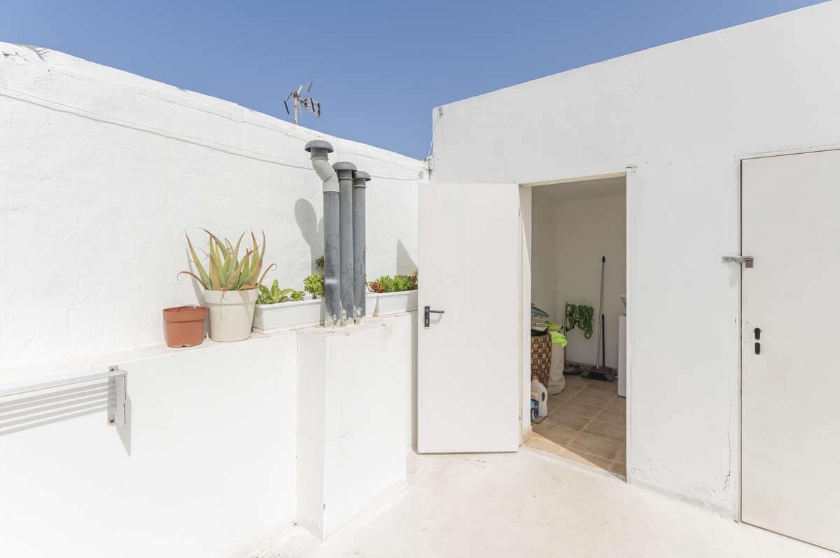 2 bedroom Flat for sale in Arrecife - € 199,500 (Ref: 9085996)
