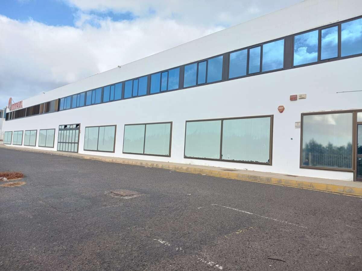 Commercial for rent in Playa Honda with garage - € 35,000 (Ref: 9085999)