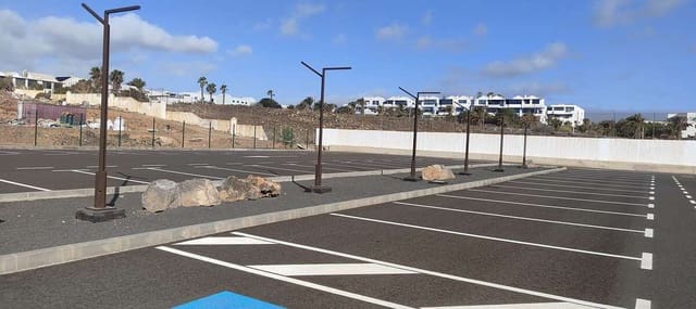 Commercial for rent in Costa Teguise, Teguise with garage - € 1,750 (Ref: 9086000)