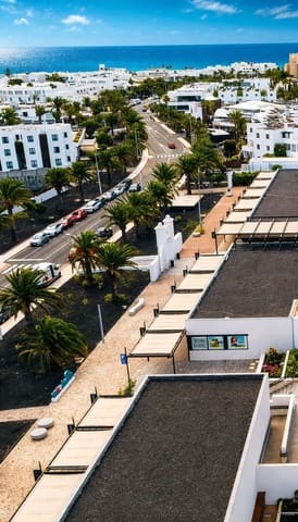 Commercial for rent in Costa Teguise, Teguise with garage - € 1,750 (Ref: 9086000)