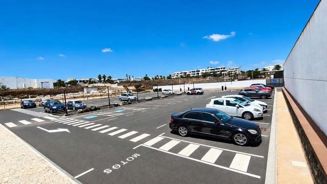 Commercial for rent in Costa Teguise, Teguise with garage - € 1,750 (Ref: 9086000)