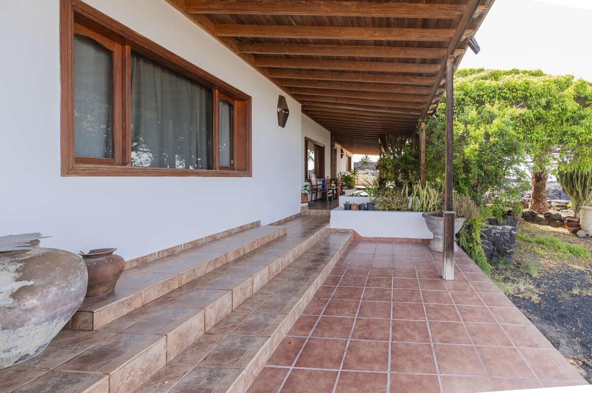 3 bedroom Villa for sale in Tahiche with pool garage - € 1,180,000 (Ref: 9086003)