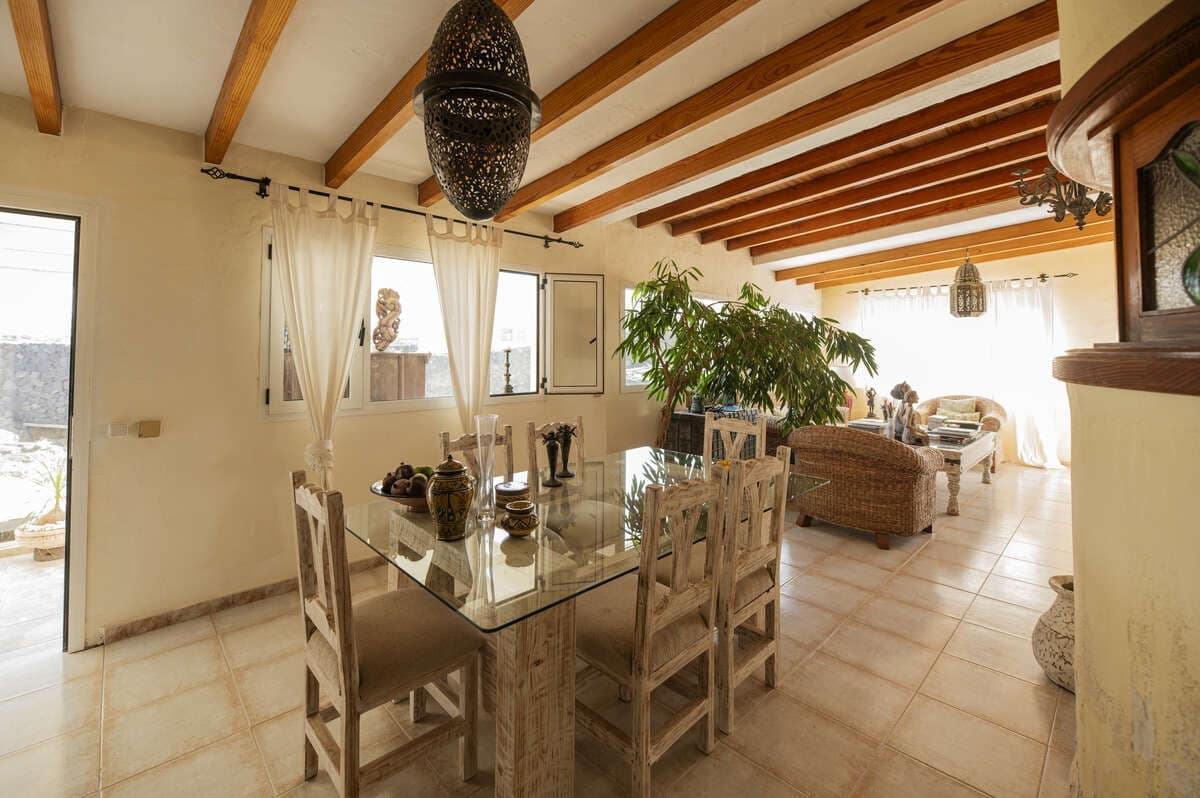 3 bedroom Villa for sale in Tahiche with pool garage - € 1,180,000 (Ref: 9086003)