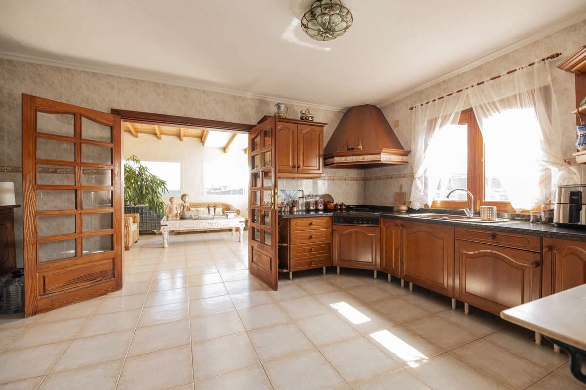 3 bedroom Villa for sale in Tahiche with pool garage - € 1,180,000 (Ref: 9086003)