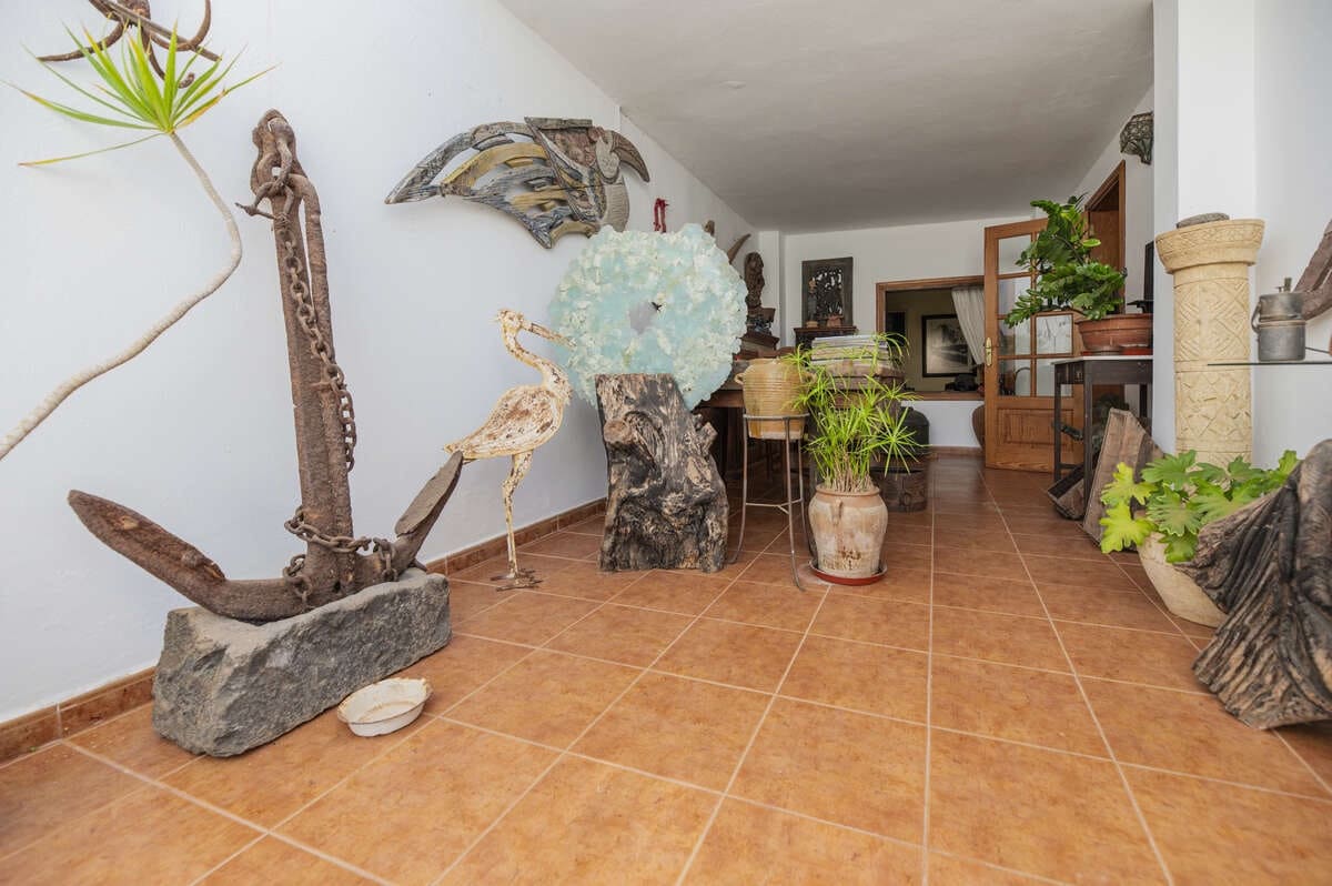 3 bedroom Villa for sale in Tahiche with pool garage - € 1,180,000 (Ref: 9086003)