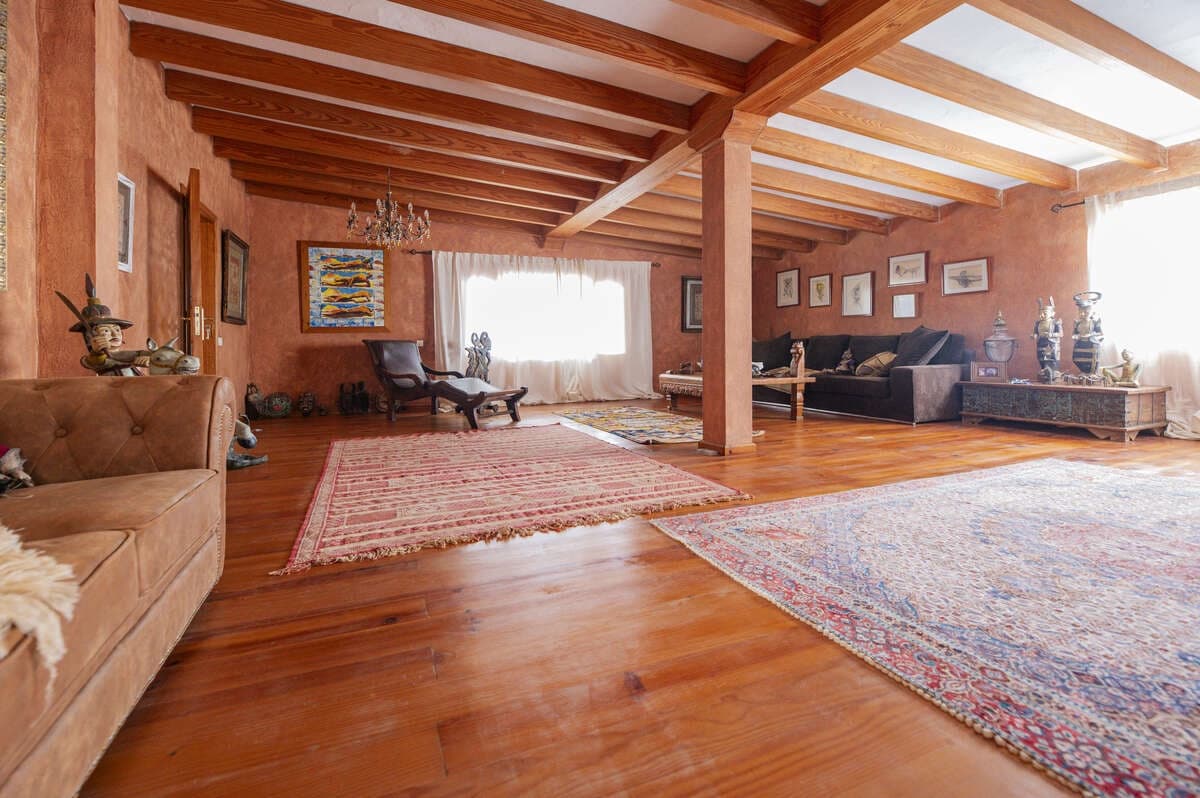 3 bedroom Villa for sale in Tahiche with pool garage - € 1,180,000 (Ref: 9086003)