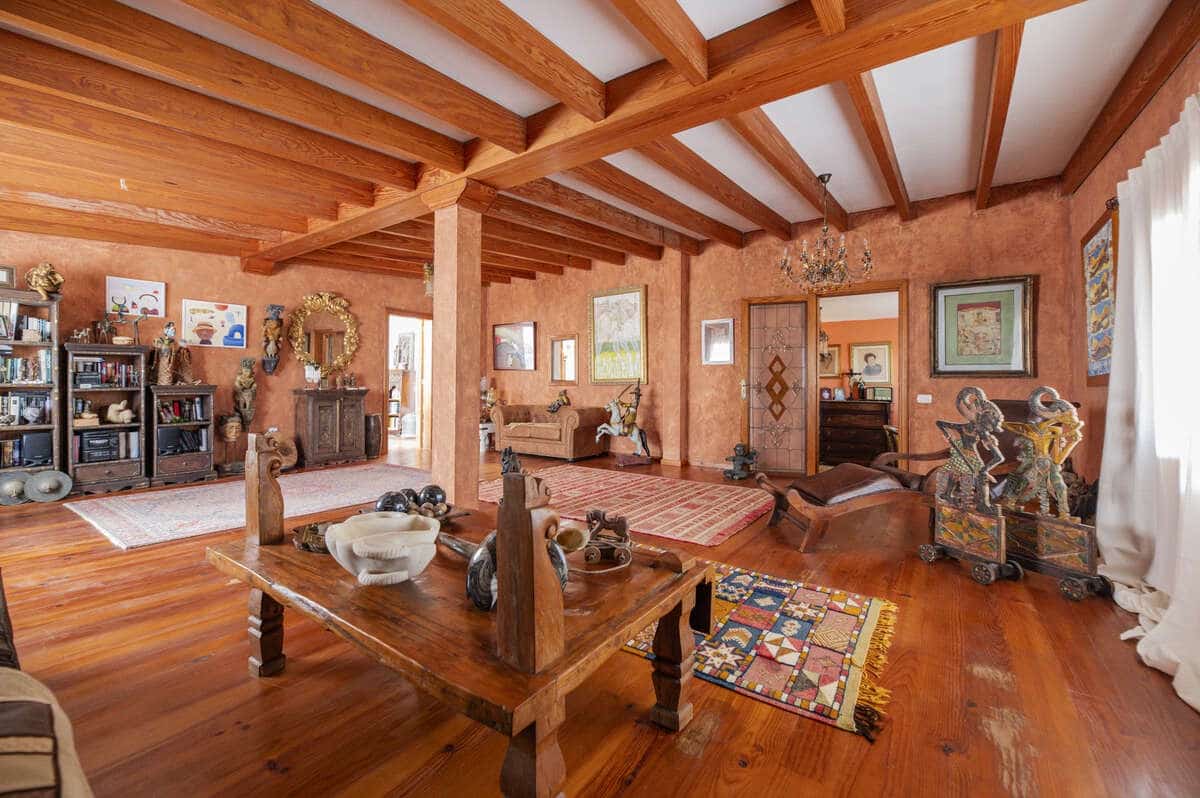 3 bedroom Villa for sale in Tahiche with pool garage - € 1,180,000 (Ref: 9086003)