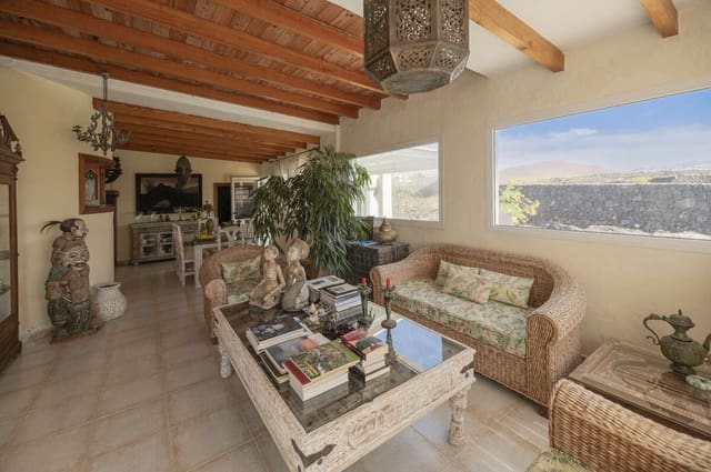 3 sypialnia Willa na sprzedaż w Tahiche, Teguise z basenem garażem - 1 180 000 € (Ref: 9086003)