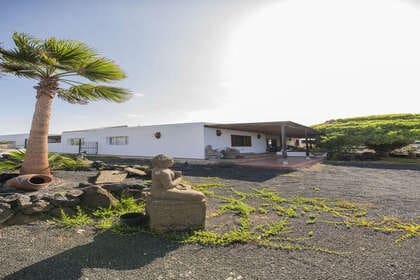 3 makuuhuone Huvila myytävänä paikassa Tahiche, Teguise mukana uima-altaan 
autotalli - 1 180 000 € (Ref: 9086003)