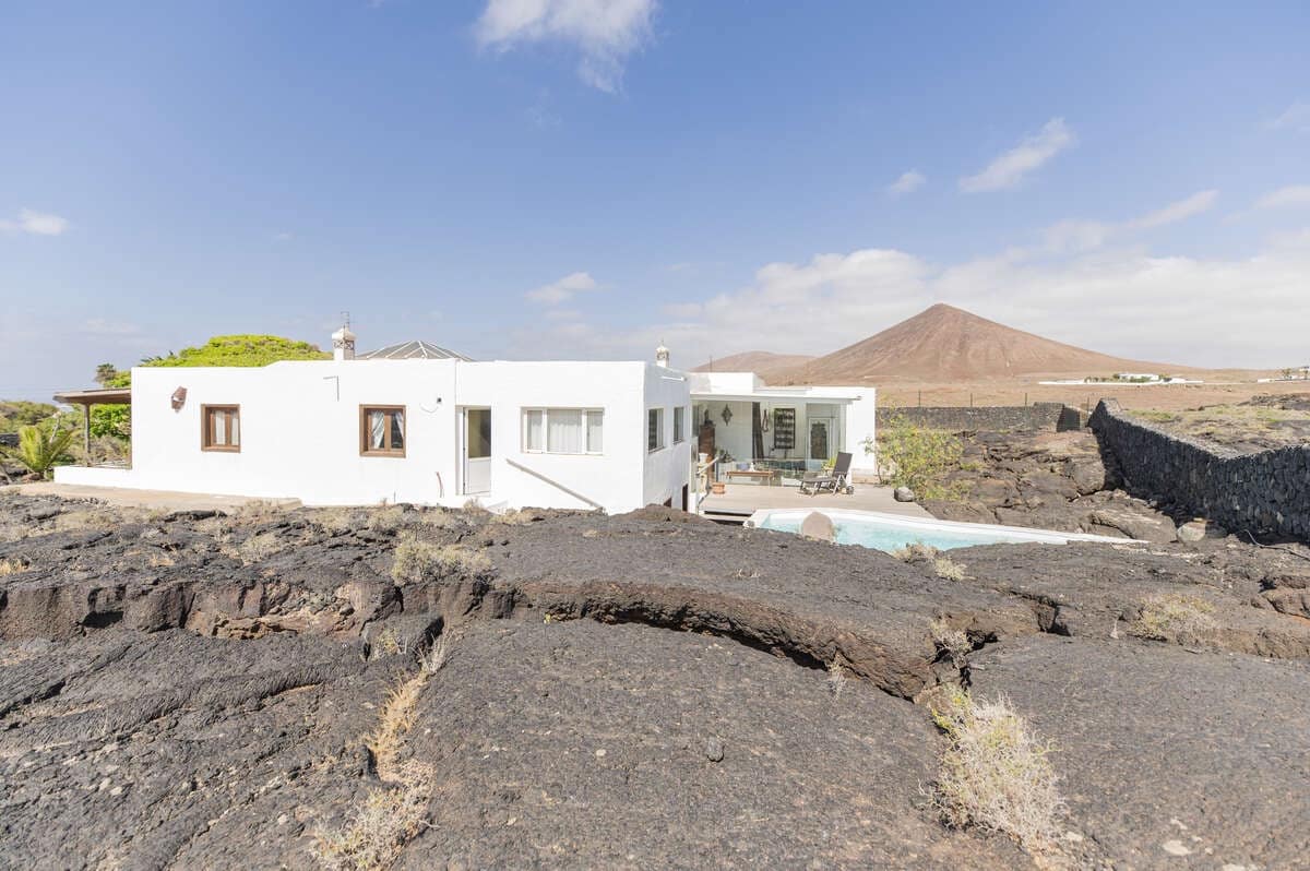 3 bedroom Villa for sale in Tahiche with pool garage - € 1,180,000 (Ref: 9086003)