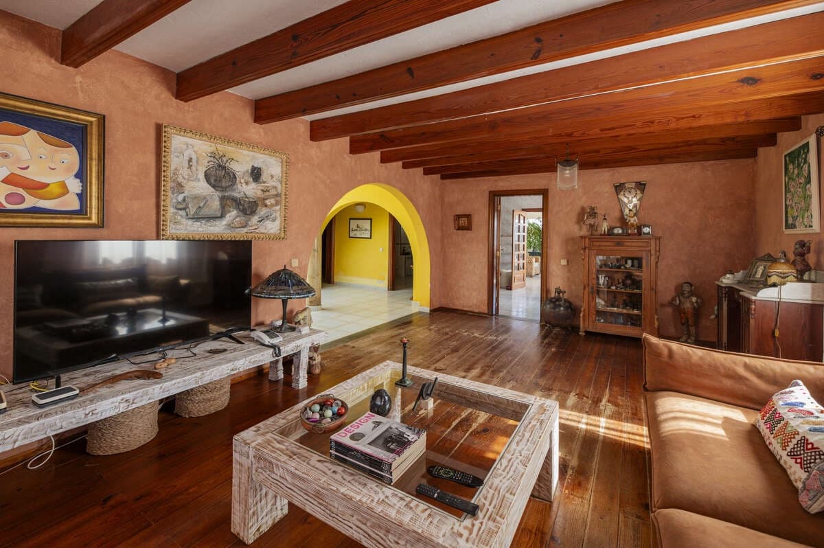 3 bedroom Villa for sale in Tahiche with pool garage - € 1,180,000 (Ref: 9086003)