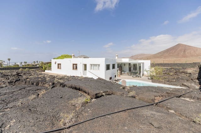 3 sypialnia Willa na sprzedaż w Tahiche, Teguise z basenem garażem - 1 180 000 € (Ref: 9086003)
