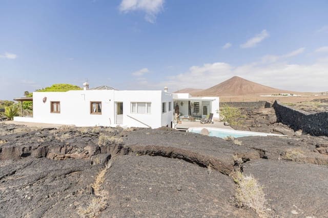 3 sypialnia Willa na sprzedaż w Tahiche, Teguise z basenem garażem - 1 180 000 € (Ref: 9086003)