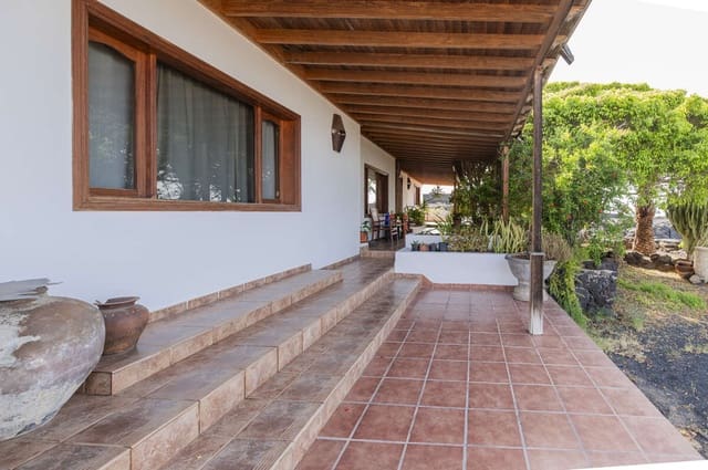 3 sypialnia Willa na sprzedaż w Tahiche, Teguise z basenem garażem - 1 180 000 € (Ref: 9086003)