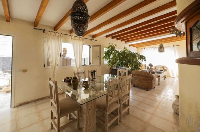 3 sypialnia Willa na sprzedaż w Tahiche, Teguise z basenem garażem - 1 180 000 € (Ref: 9086003)