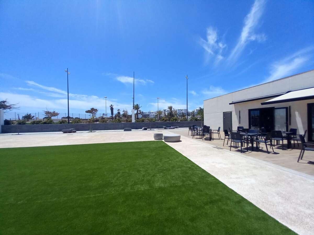 Commercial for rent in Costa Teguise with garage - € 1,250 (Ref: 9086006)