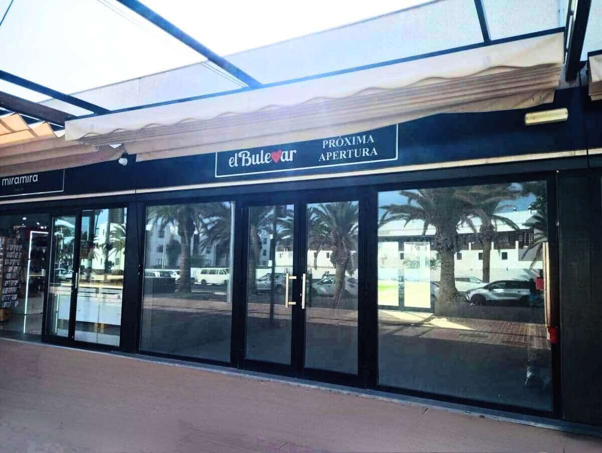 Commercial for rent in Costa Teguise with garage - € 1,250 (Ref: 9086006)