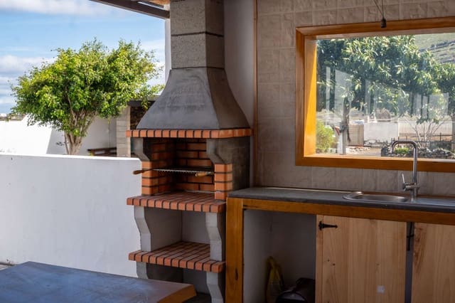 4 soveværelse Finca/Landehus til salg i Máguez, Haría med garage - € 390.000 (Ref: 9086018)