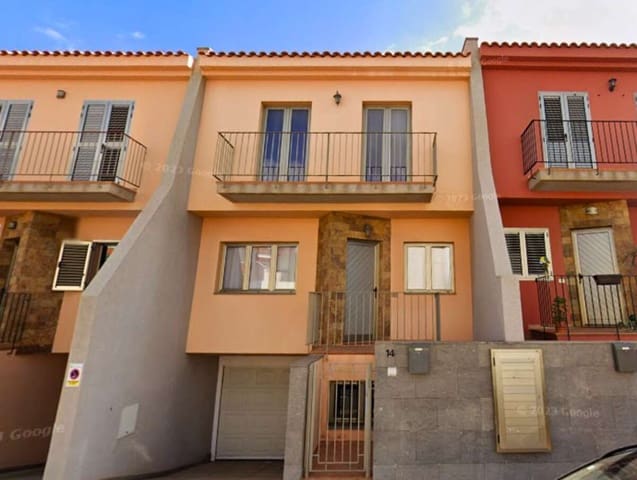 3 soveværelse Semi-Rækkehus til salg i Vecindario, Santa Lucía de Tirajana med garage - € 320.000 (Ref: 9160729)