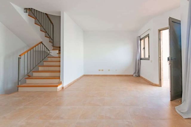 3 bedroom Semi-detached Villa for sale in Vecindario, Santa Lucía de Tirajana with garage - € 320,000 (Ref: 9160729)