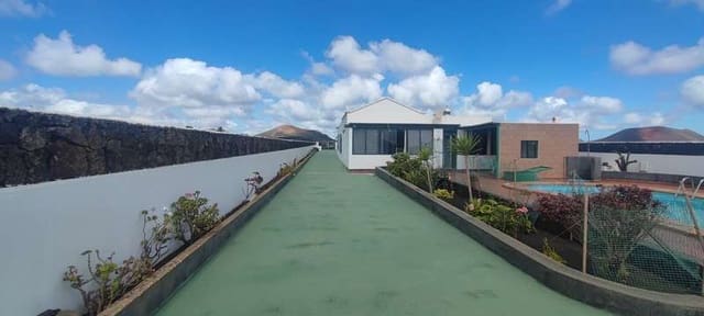 4 makuuhuone Huvila myytävänä paikassa Conil, Tías mukana uima-altaan 
autotalli - 685 000 € (Ref: 9242587)