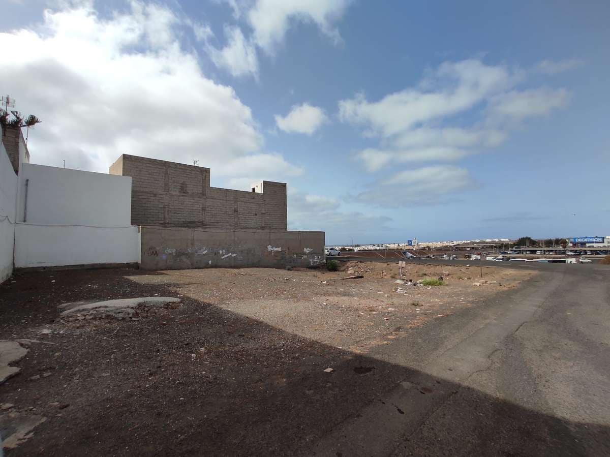 Tomt till salu i Arrecife - 70 000 € (Ref: 9429413)