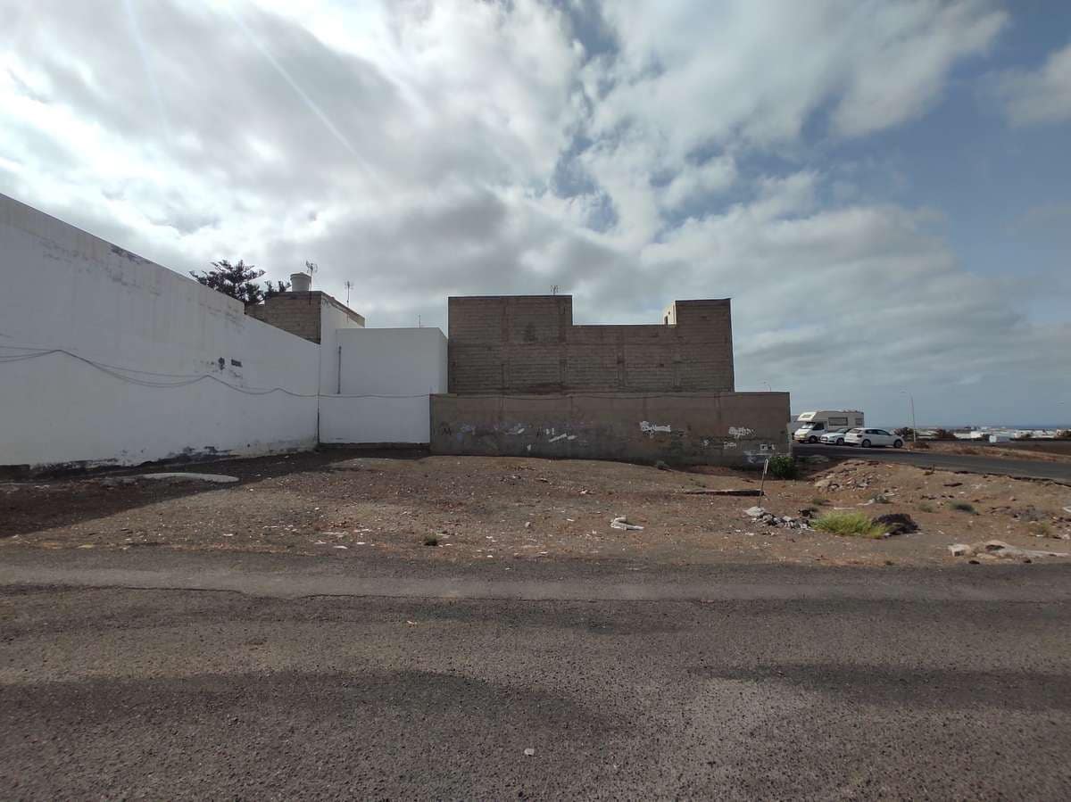 Tomt till salu i Arrecife - 70 000 € (Ref: 9429413)