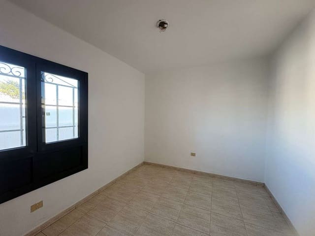 2 slaapkamer Flat te koop in Puerto del Carmen, Tías met zwembad - € 258.500 (Ref: 9585273)