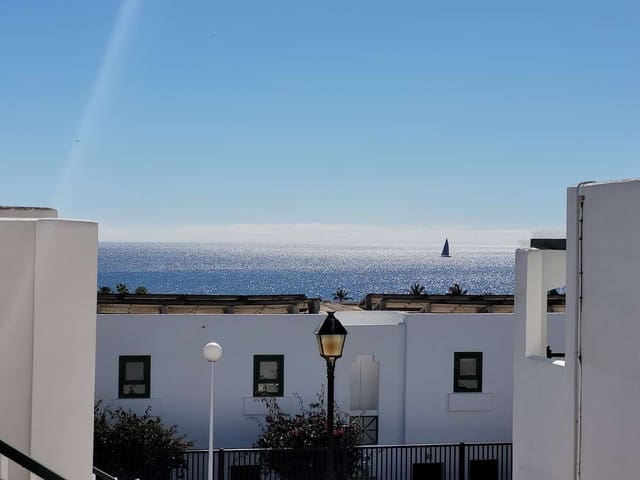 2 slaapkamer Flat te koop in Puerto del Carmen, Tías met zwembad - € 258.500 (Ref: 9585273)