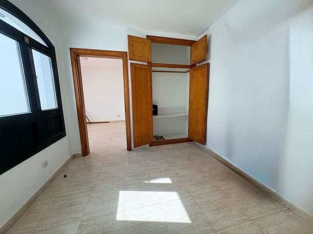 2 slaapkamer Flat te koop in Puerto del Carmen, Tías met zwembad - € 258.500 (Ref: 9585273)