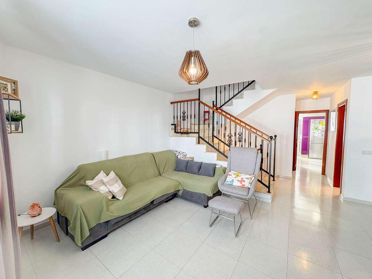 Pareado de 4 habitaciones en Tías en venta con garaje - 485.000 € (Ref: 9625157)