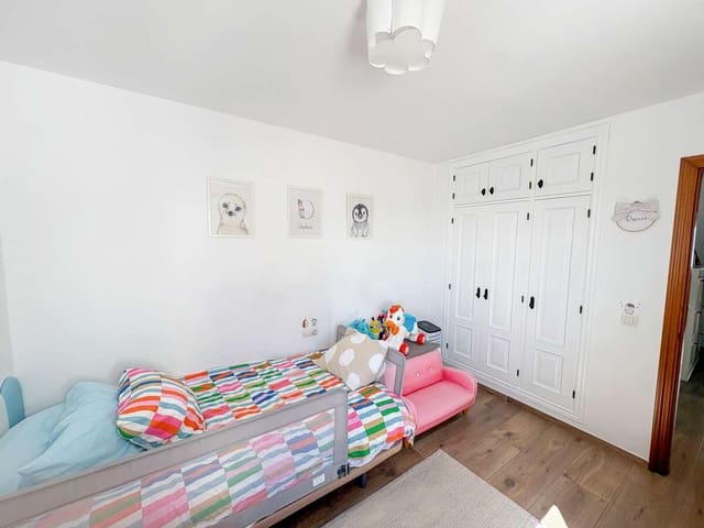 Pareado de 4 habitaciones en Tías en venta con garaje - 485.000 € (Ref: 9625157)