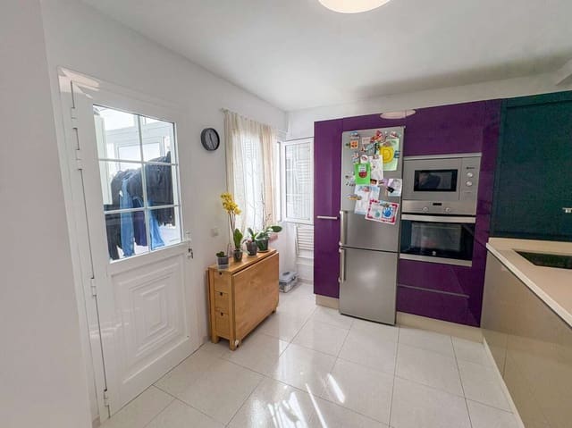 Pareado de 4 habitaciones en Tías en venta con garaje - 485.000 € (Ref: 9625157)