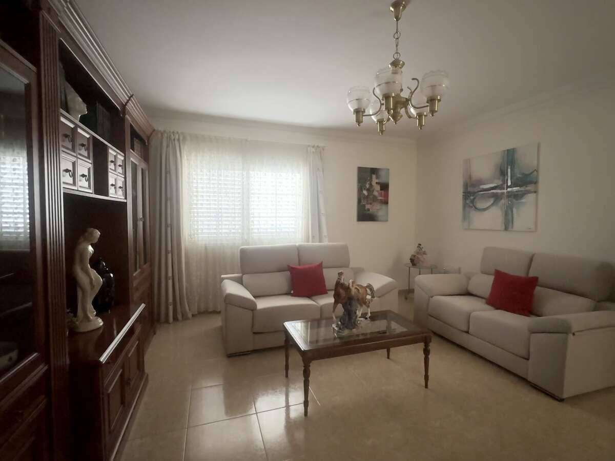 4 slaapkamer Finca/Landhuis te koop in Arrecife met garage - € 299.000 (Ref: 9636252)