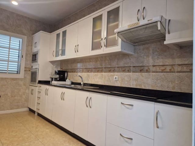 4 slaapkamer Finca/Landhuis te koop in Arrecife met garage - € 299.000 (Ref: 9636252)