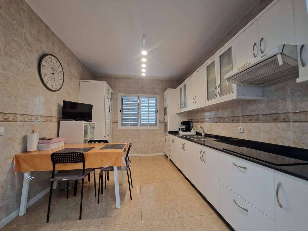 4 slaapkamer Finca/Landhuis te koop in Arrecife met garage - € 299.000 (Ref: 9636252)