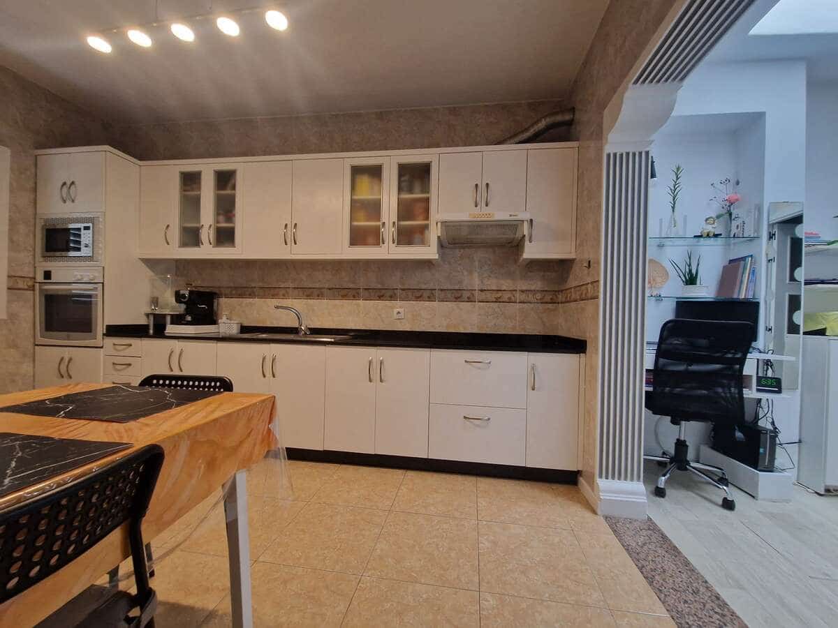 4 slaapkamer Finca/Landhuis te koop in Arrecife met garage - € 299.000 (Ref: 9636252)