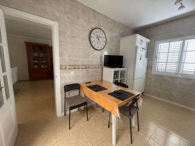 4 slaapkamer Finca/Landhuis te koop in Arrecife met garage - € 299.000 (Ref: 9636252)