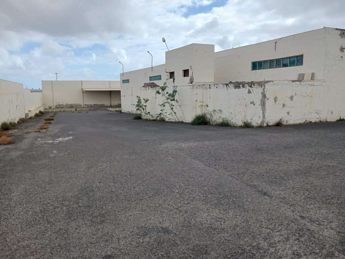 Commercieel te huur in Playa Honda met garage - € 15.000 (Ref: 9805918)