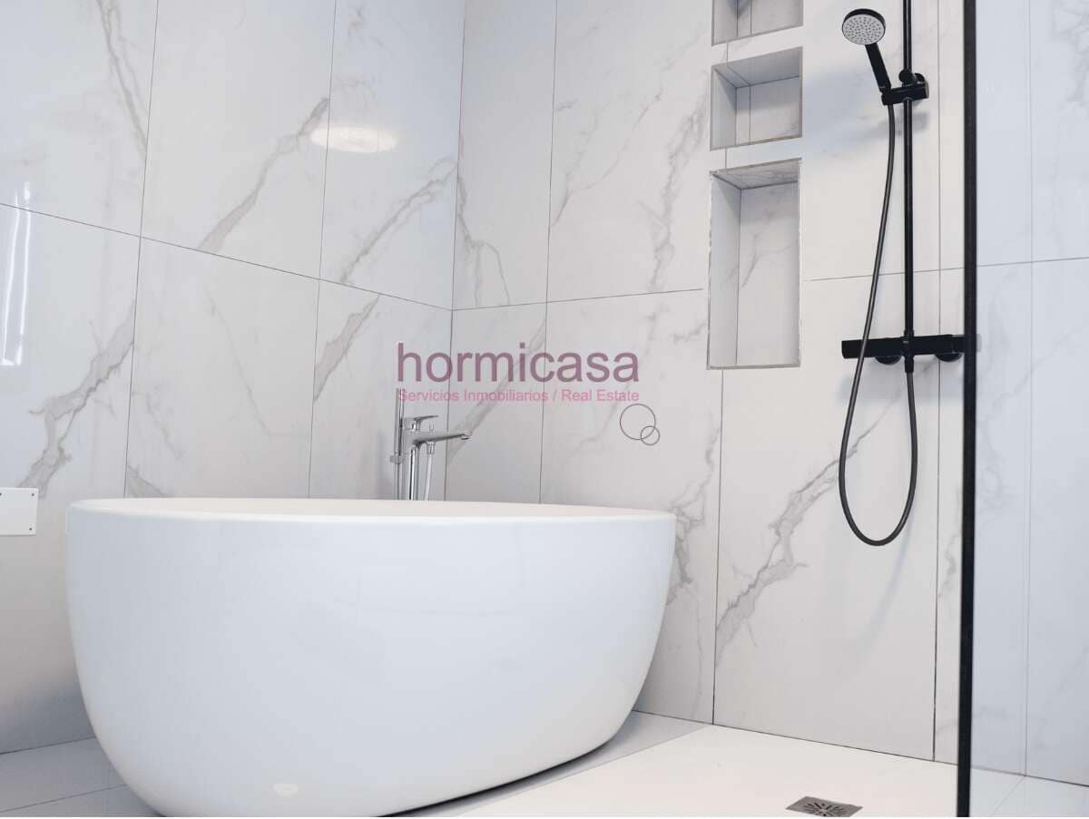 8 bedroom Villa for sale in Costa Teguise with pool garage - € 2,200,000 (Ref: 9976690)