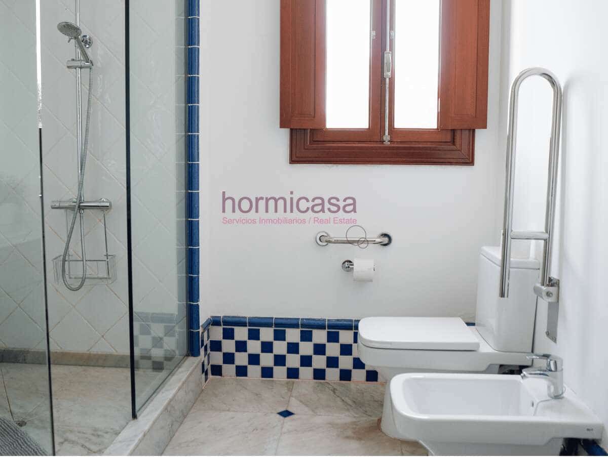 8 bedroom Villa for sale in Costa Teguise with pool garage - € 2,200,000 (Ref: 9976690)