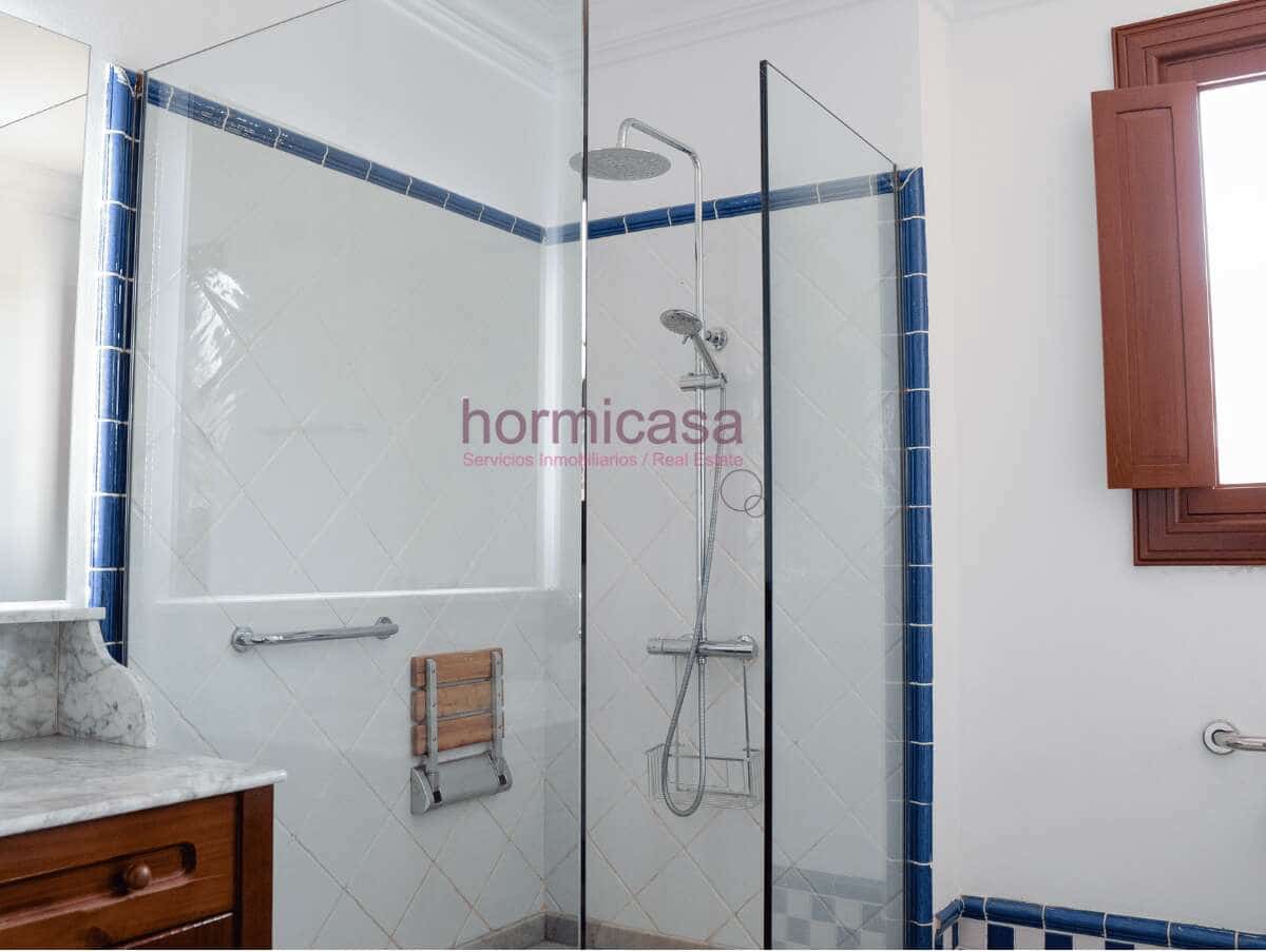 8 bedroom Villa for sale in Costa Teguise with pool garage - € 2,200,000 (Ref: 9976690)