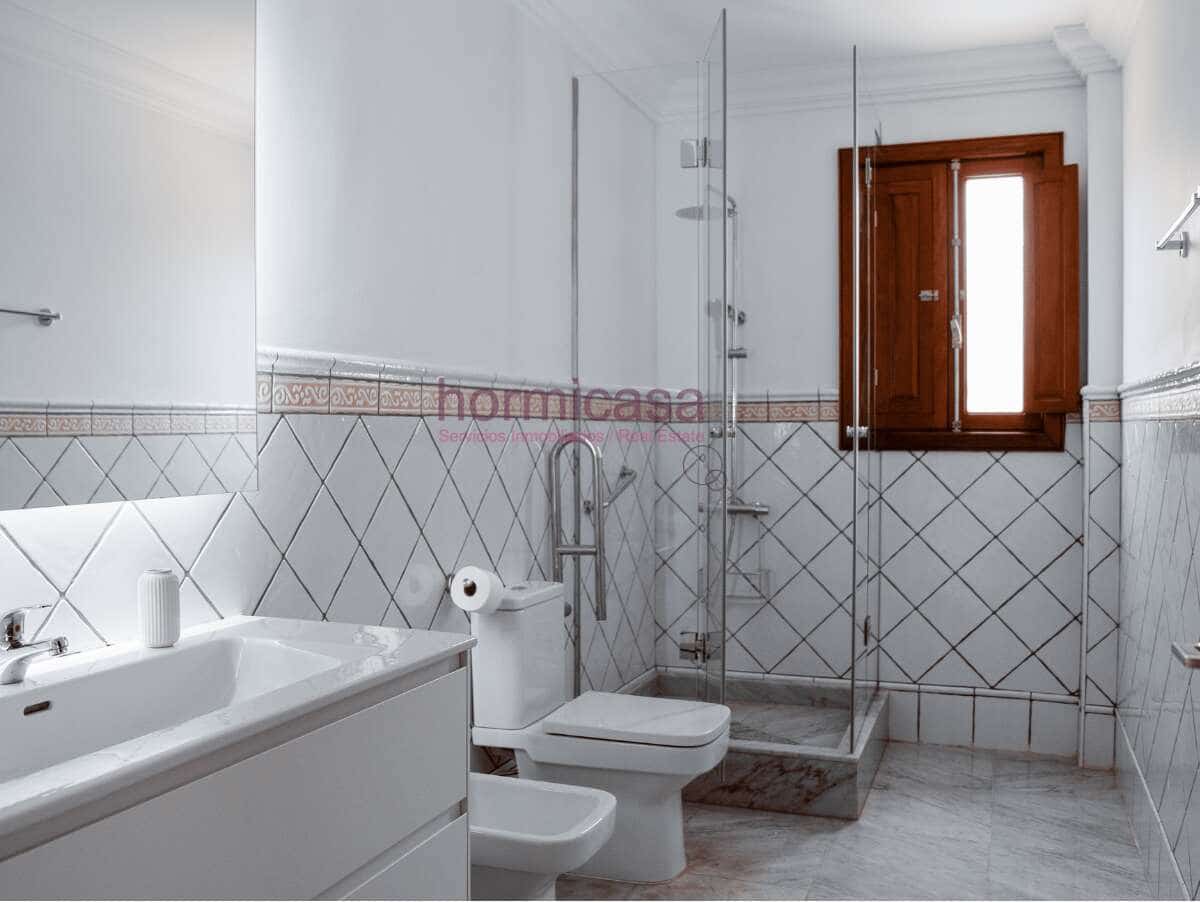 8 bedroom Villa for sale in Costa Teguise with pool garage - € 2,200,000 (Ref: 9976690)