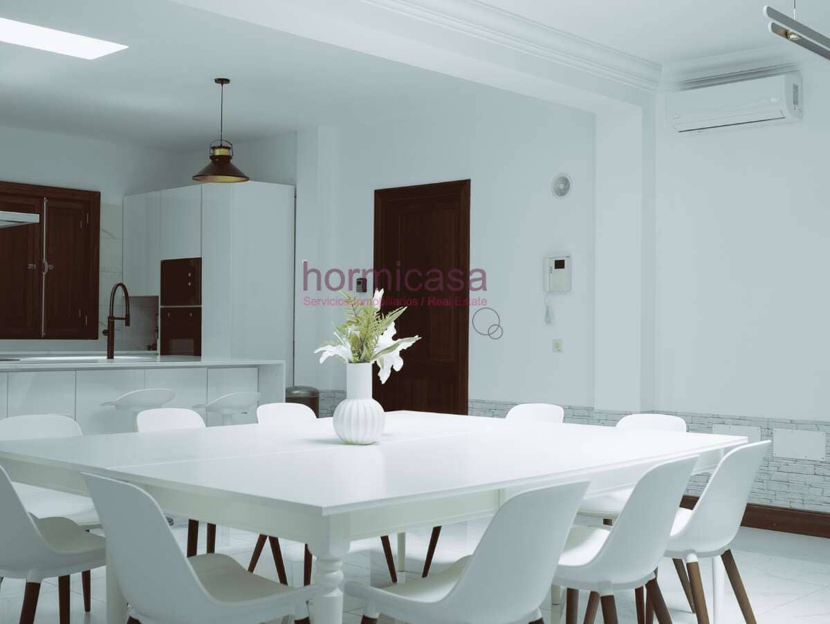 8 bedroom Villa for sale in Costa Teguise with pool garage - € 2,200,000 (Ref: 9976690)